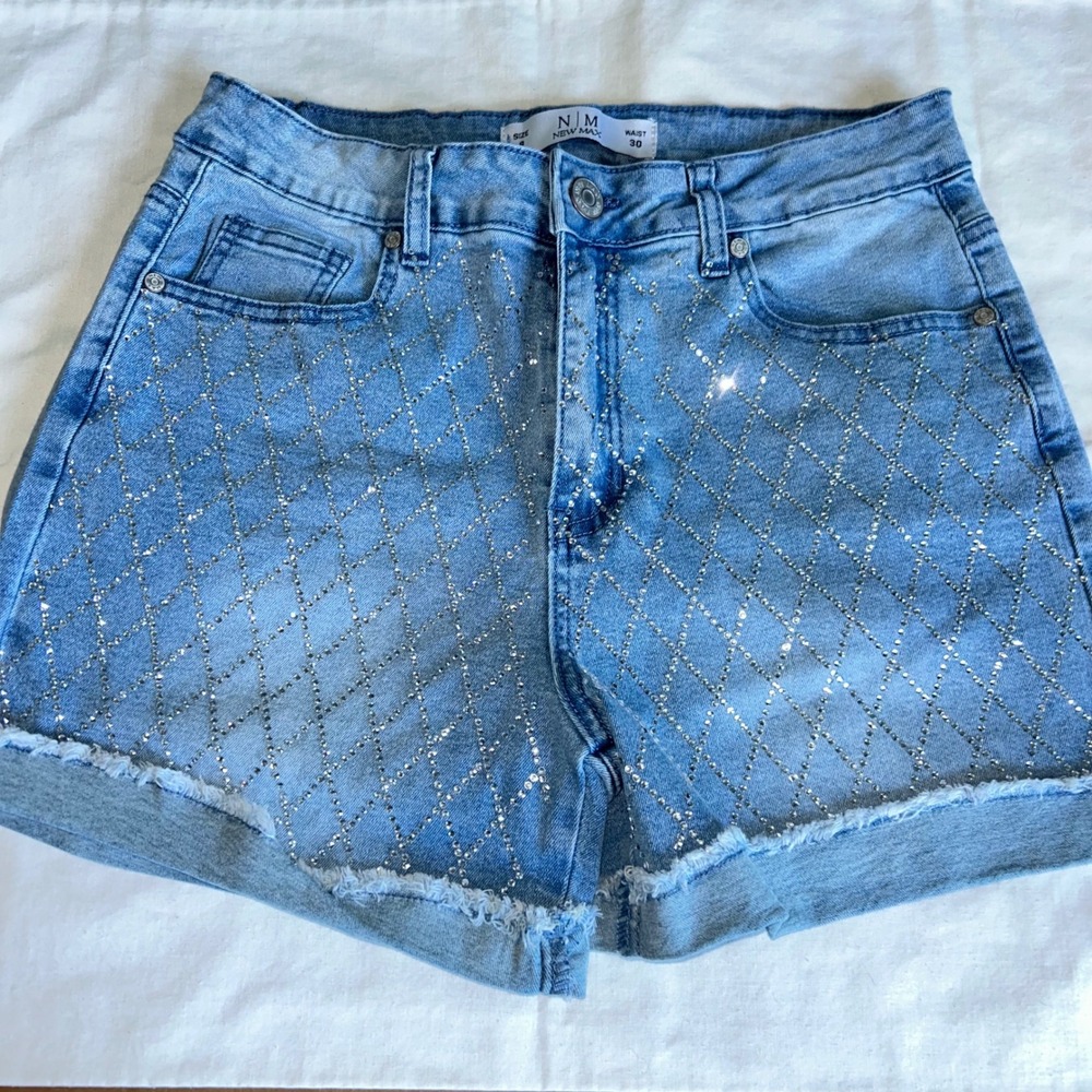 New Max Rhinestone Diamond Embellished Denim Shorts Light Wash Blue Size 8 30
